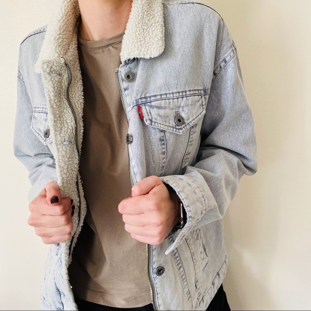 NWT Levi’s Oversize Denim Trucker Sherpa jacket - Picture 6 of 14